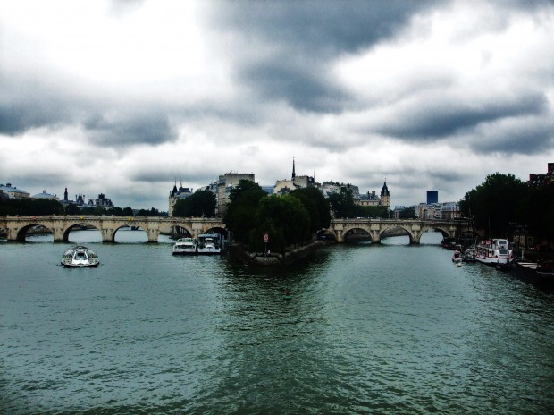 kinky Paris: down by the river